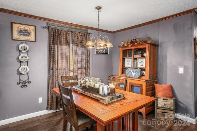 dining room featuring dark wood-type flooring, a notable chandelier, ornamental molding, and a textured ceiling