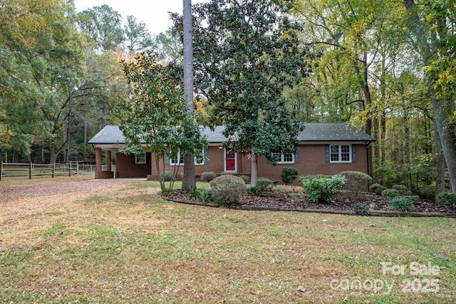 ranch-style home featuring a front yard