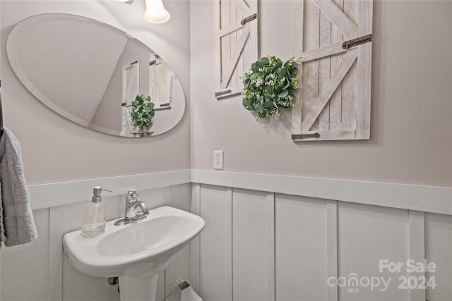 bathroom with sink