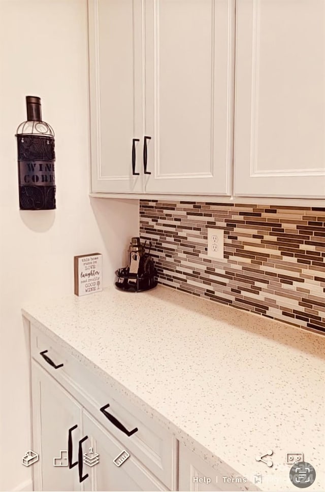 room details featuring backsplash