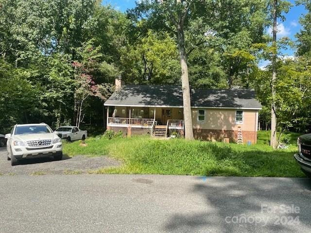 view of front of property featuring covered porch