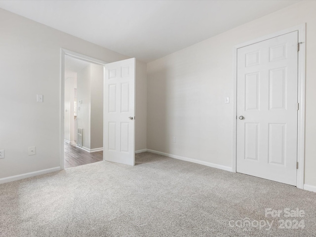 unfurnished bedroom featuring carpet floors