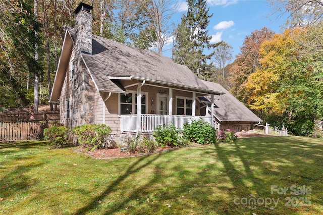 view of front of home featuring a front yard and covered porch