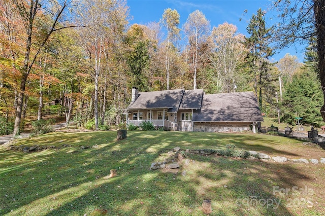 view of front of house featuring a porch and a front yard