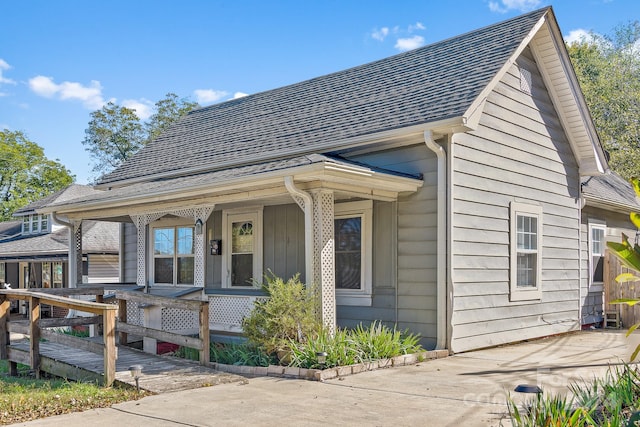 view of front of house with covered porch