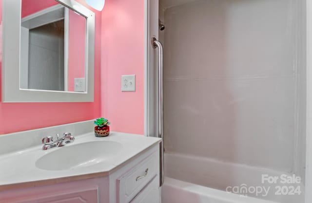 bathroom with washtub / shower combination and vanity