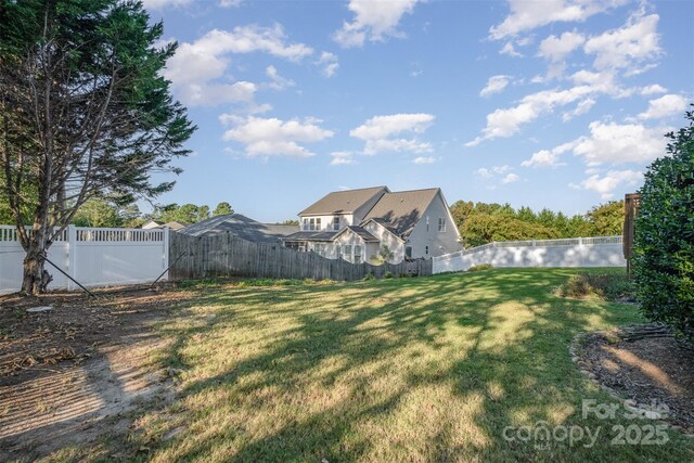 view of yard featuring a fenced backyard