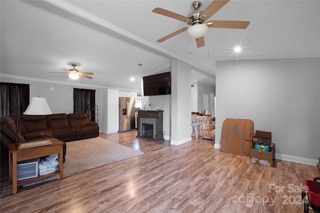 living room with crown molding, ceiling fan, vaulted ceiling, and light hardwood / wood-style flooring