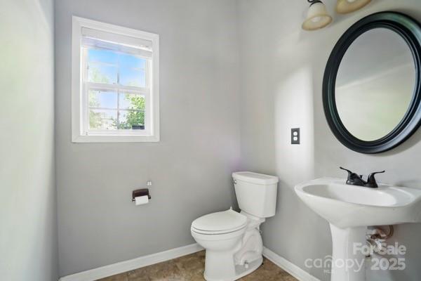 3007 Gambrill Falls Dr, Indian Trail, NC 28079 - bathroom featuring baseboards and toilet