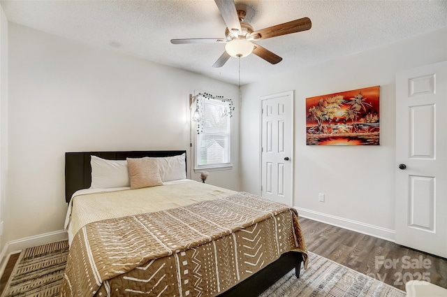 bedroom featuring a textured ceiling, ceiling fan, and hardwood / wood-style floors