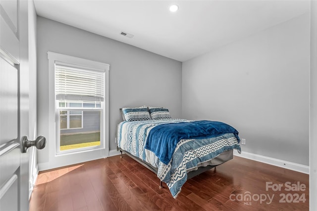 3157 Delaware Dr, Denver, NC 28037 - bedroom featuring baseboards, visible vents, wood finished floors, and recessed lighting