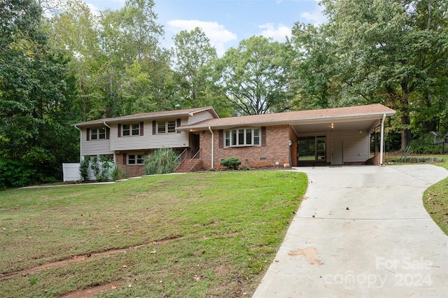 view of front facade with a front lawn and a carport