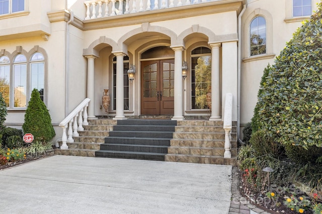 property entrance featuring stucco siding