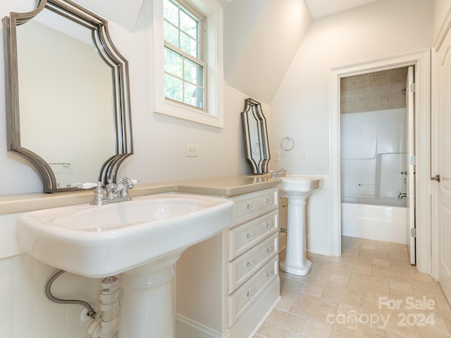 bathroom featuring shower / tub combination