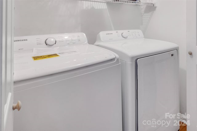 laundry room with washing machine and dryer