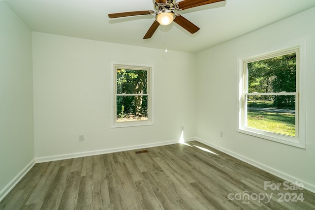 unfurnished room featuring light wood-type flooring, a healthy amount of sunlight, and ceiling fan