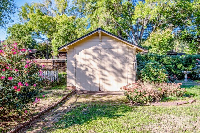 view of outdoor structure with a yard