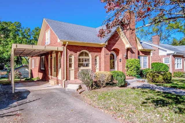 tudor house featuring a front yard