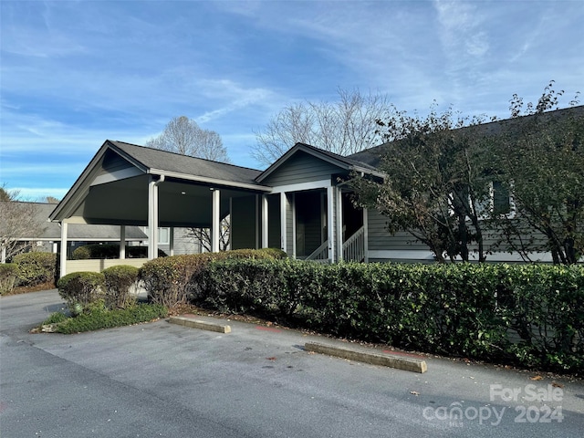 view of front of property featuring a carport