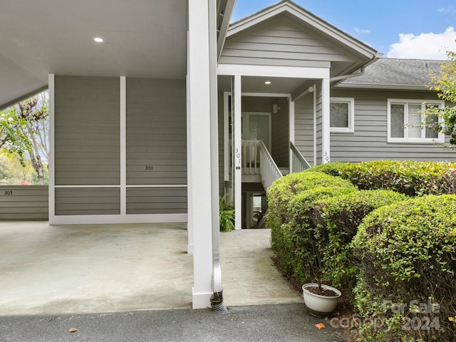 view of property entrance