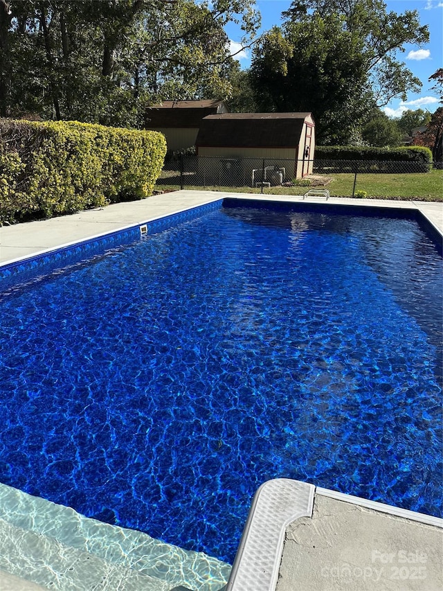 view of swimming pool