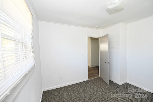 empty room with crown molding