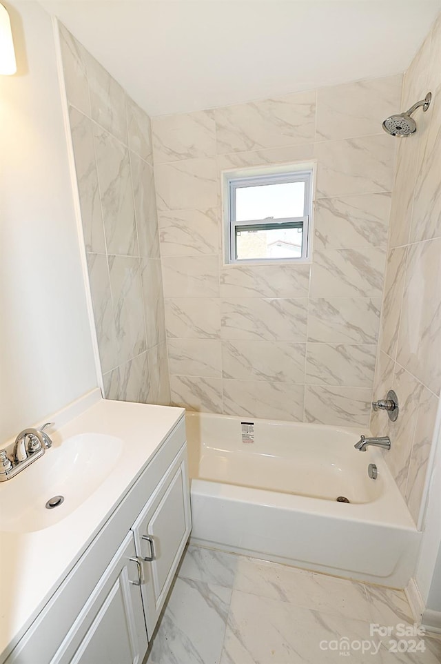 bathroom with vanity and tiled shower / bath