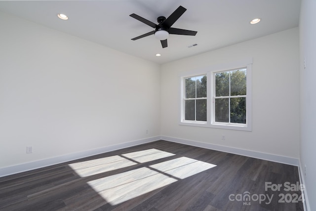 empty room featuring dark hardwood / wood-style floors and ceiling fan