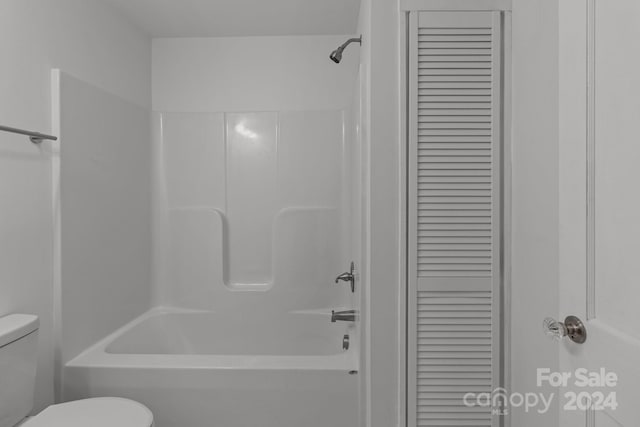 bathroom featuring toilet and  shower combination