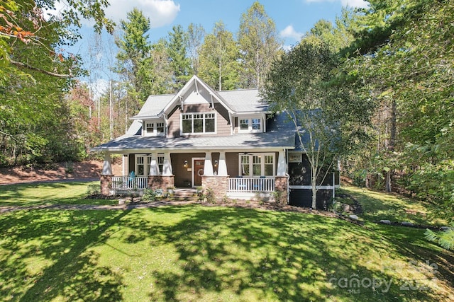 craftsman-style home featuring covered porch and a front yard