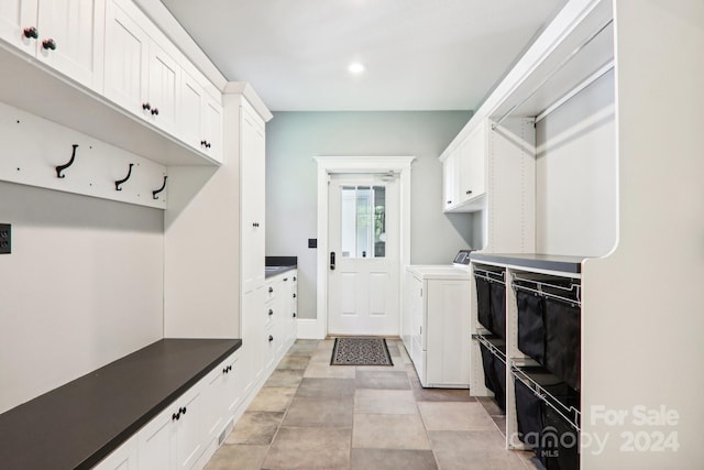 mudroom featuring washing machine and clothes dryer