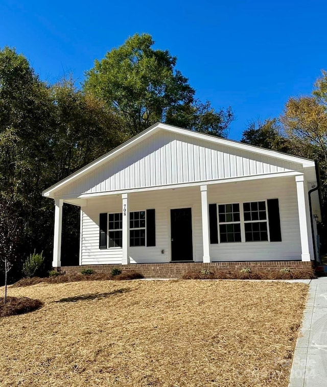 view of front of home featuring covered porch