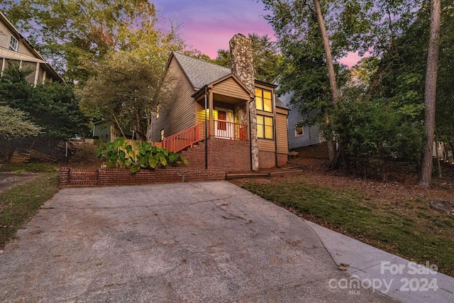 view of front of property featuring covered porch