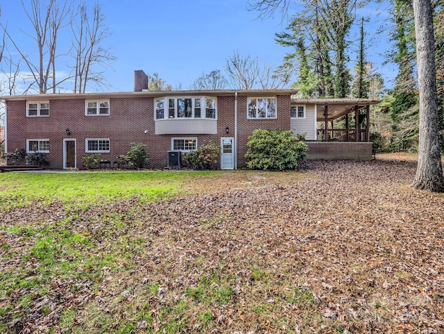 view of front of home with a front yard