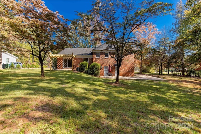 view of front of home with a front lawn