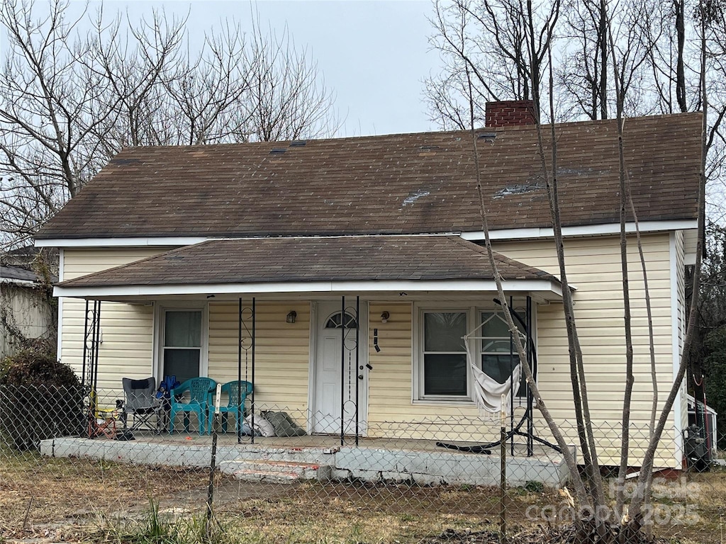 view of front facade with covered porch