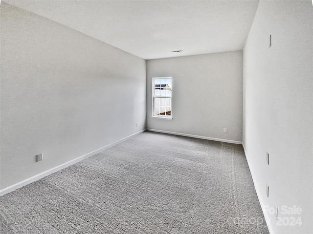 unfurnished room with carpet flooring