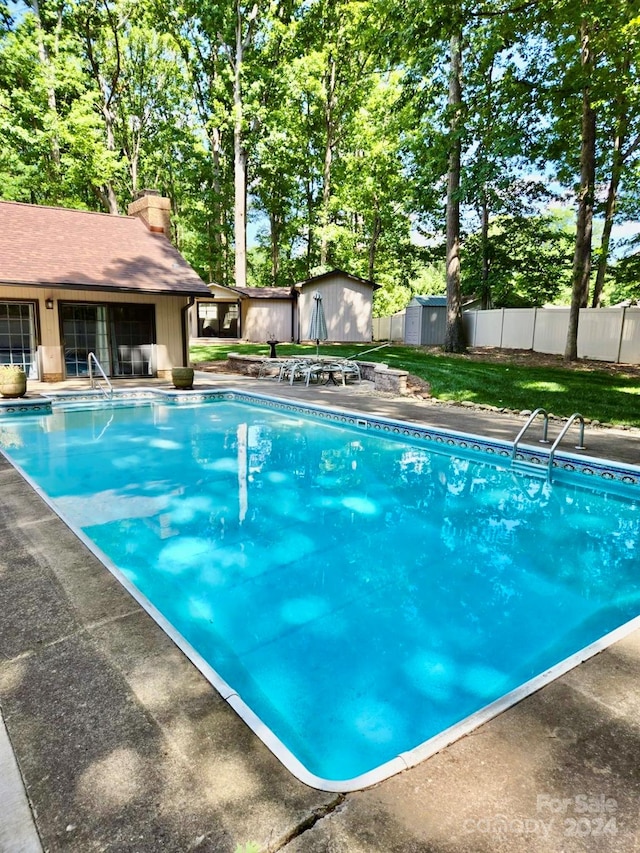 view of pool featuring an outbuilding