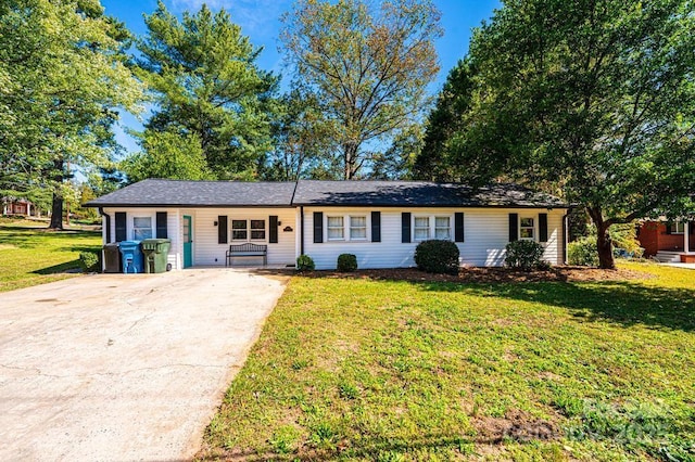 single story home featuring a front yard