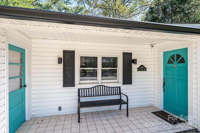 entrance to property featuring covered porch