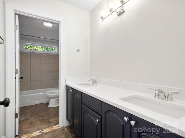 bathroom with toilet, vanity, and a tub