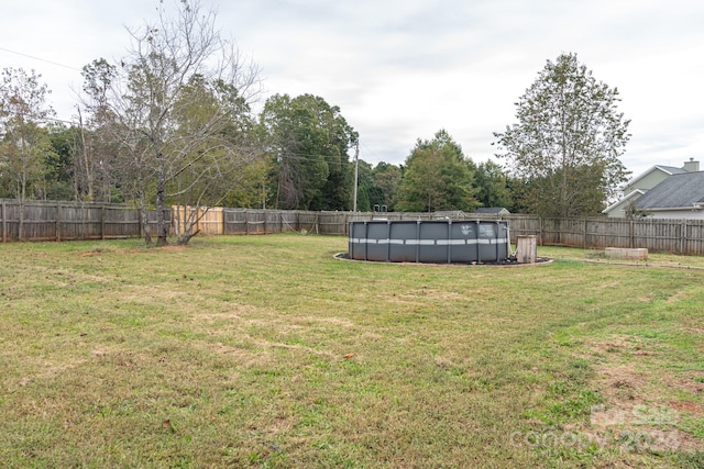 view of yard featuring a covered pool