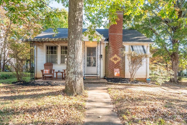 view of front facade with covered porch