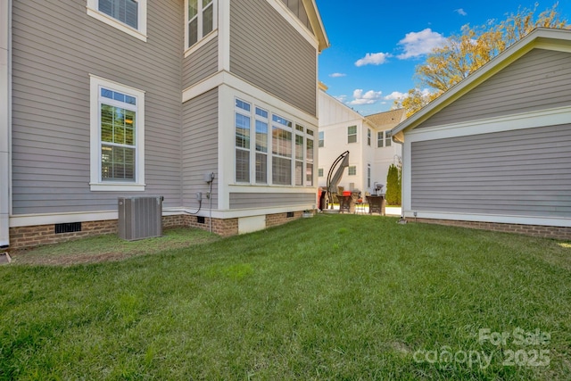 view of yard featuring central AC unit