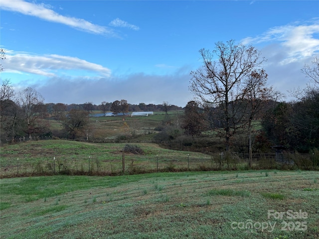 view of yard featuring a rural view