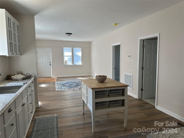 dining area with sink and dark hardwood / wood-style floors