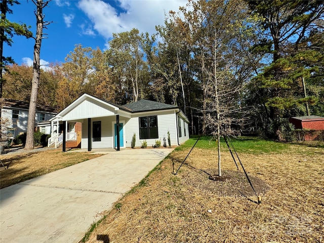 ranch-style house featuring a front yard and a porch