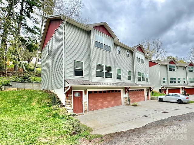 view of front of house with a front yard and a garage