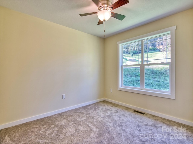 unfurnished room featuring light carpet and ceiling fan