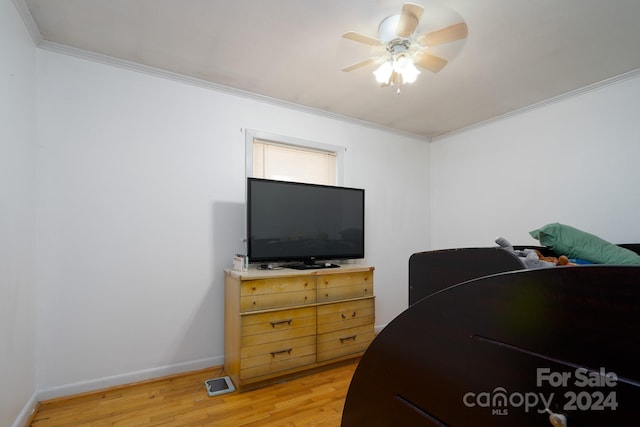 bedroom featuring ornamental molding, hardwood / wood-style floors, and ceiling fan